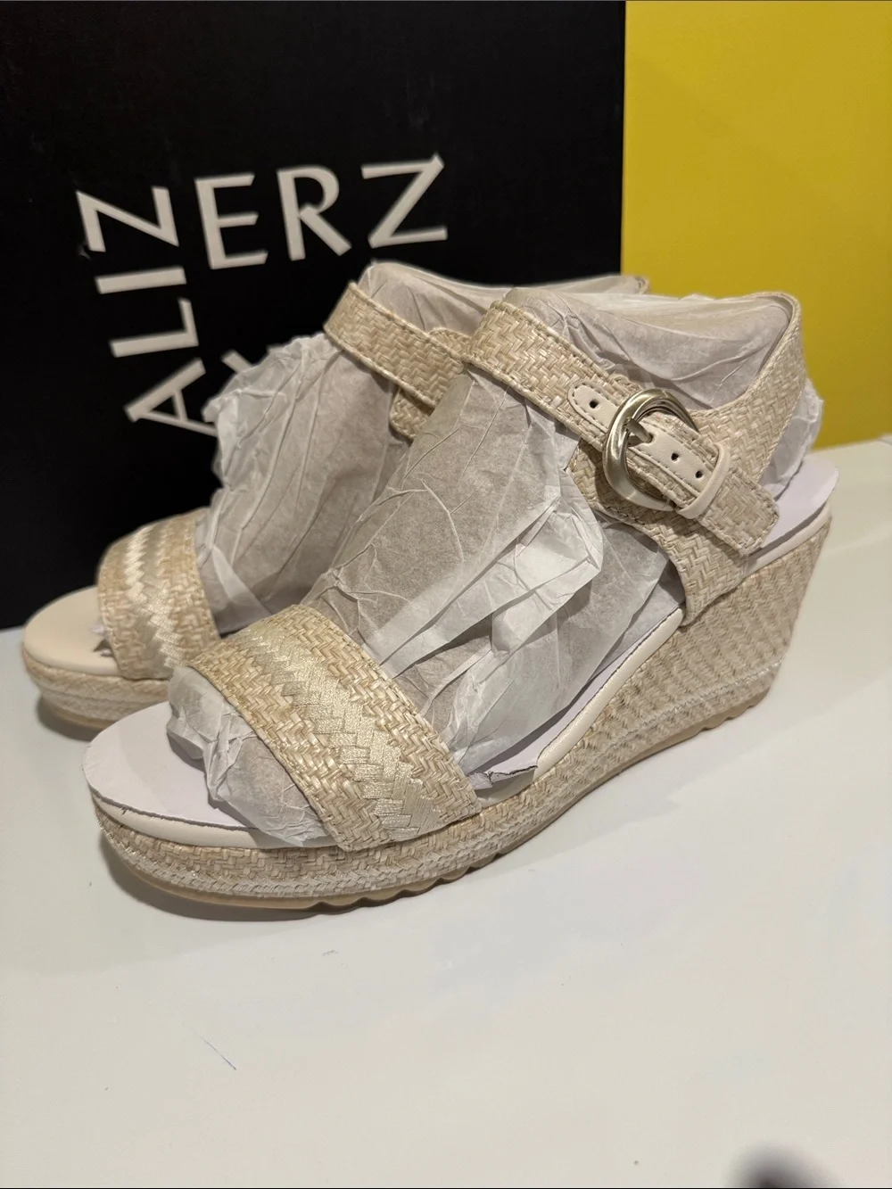 NIB Naturalizer wide width wedges sandals